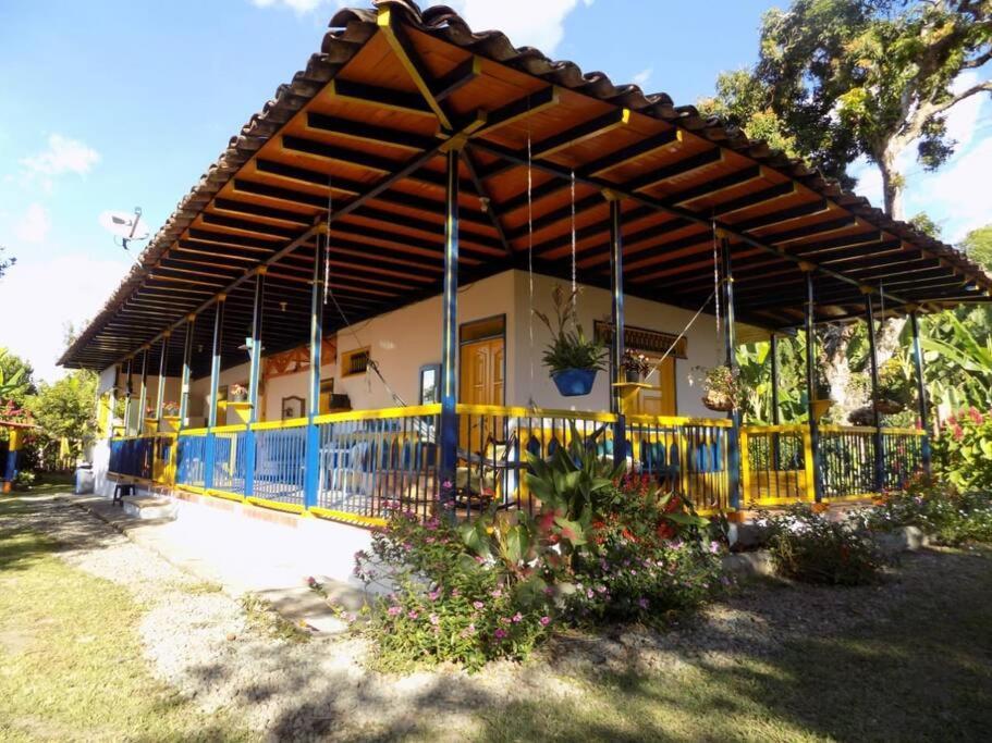 Casa Finca Villa Luz A 800 Mts Del Parque Del Cafe Montenegro Zewnętrze zdjęcie